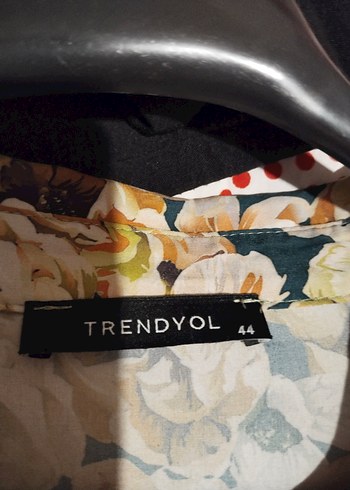 ##TRENDYOL## 44 BEDEN##Bej Çiçek Desenli Uzun Kollu Gömlek## - Görsel 4