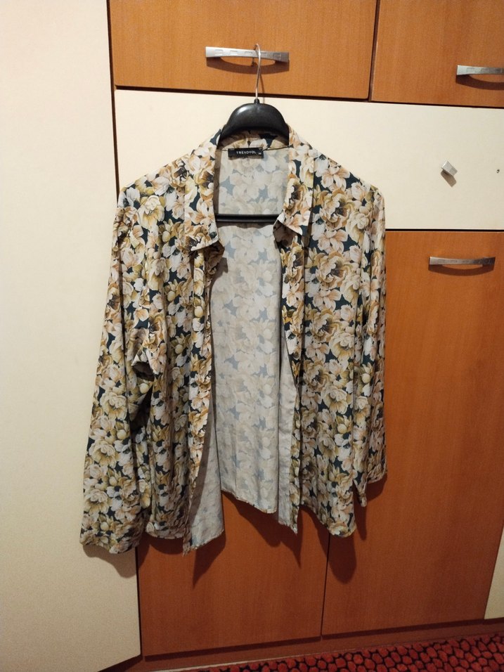 ##TRENDYOL## 44 BEDEN##Bej Çiçek Desenli Uzun Kollu Gömlek## - Görsel 2