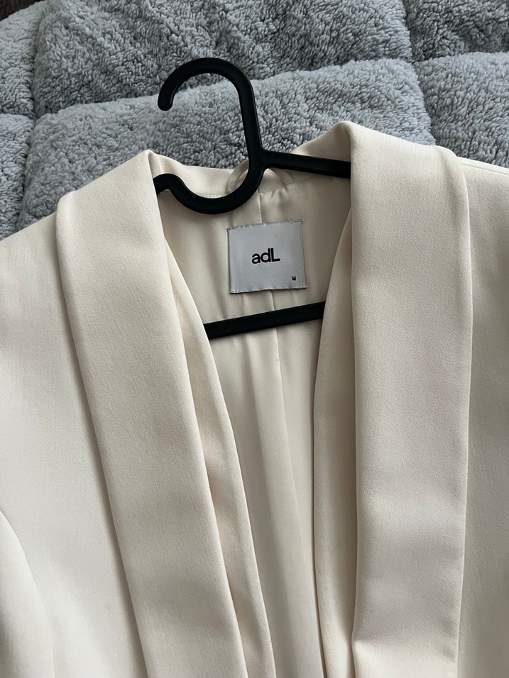 Bej Kadın Düğmeli Ofis Blazeri - Görsel 2