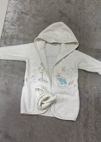 Beyaz Nakışlı Çocuk Bornoz - Görsel 2