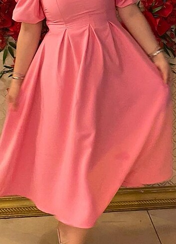 Pembe elbise
