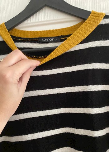 Sarı Detaylı Siyah Beyaz Çizgili Uzun Kazak - Görsel 3