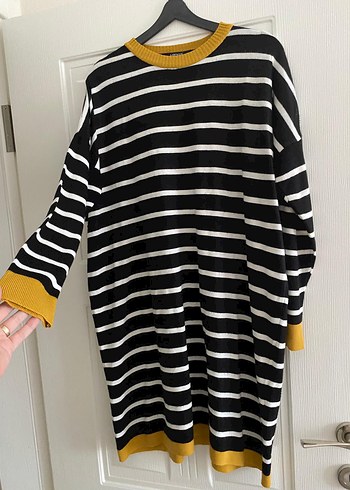 Sarı Detaylı Siyah Beyaz Çizgili Uzun Kazak - Görsel 2