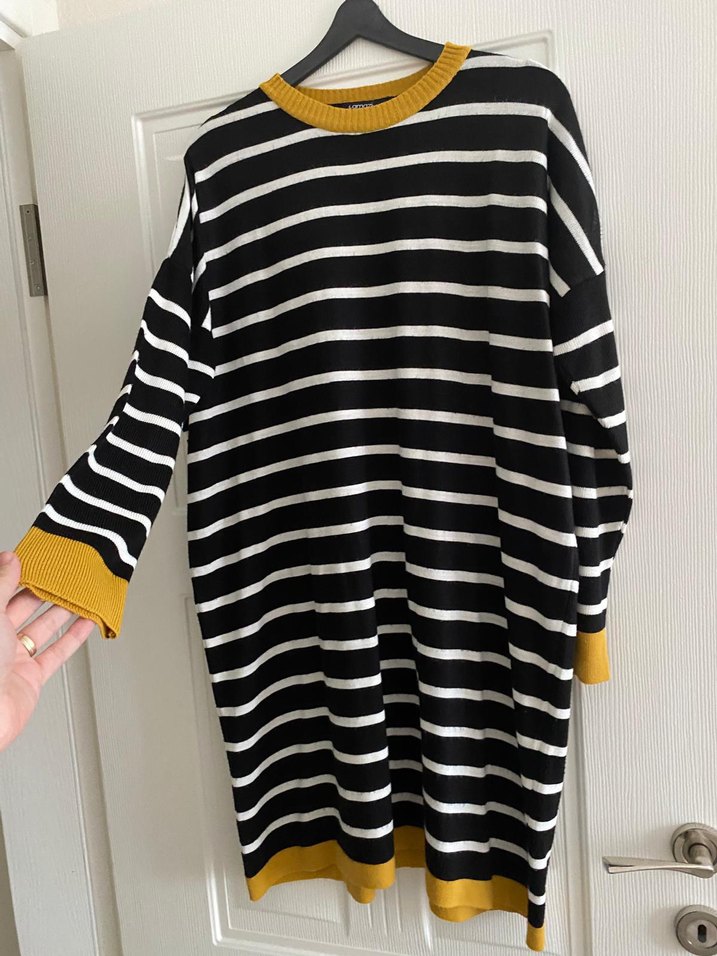 Sarı Detaylı Siyah Beyaz Çizgili Uzun Kazak - Görsel 2
