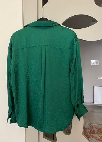 Stradivarius Düğmeli Yeşil Salaş Saten Gömlek - Görsel 3