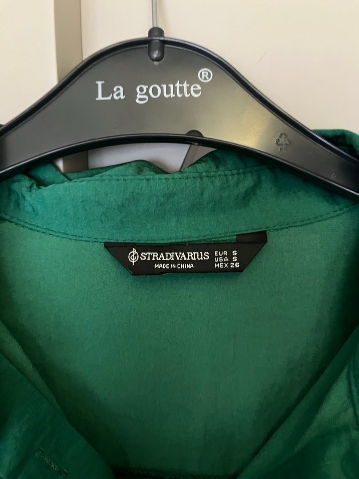 Stradivarius Düğmeli Yeşil Salaş Saten Gömlek - Görsel 2