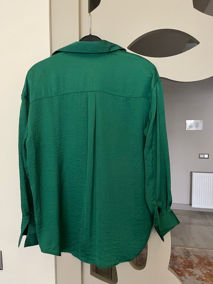 Stradivarius Düğmeli Yeşil Salaş Saten Gömlek - Görsel 3
