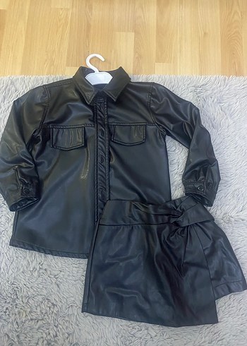 Kadın Siyah Deri Düğmeli Ceket şortlu etek takım - Görsel 2