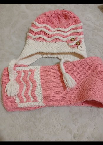 Kız Çocuk Pembe Nakışlı Örgü Bere ve Atkı Seti - Görsel 4