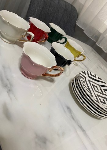 Renkli Porselen Kahve Fincanları ve Tabak Seti - Görsel 2