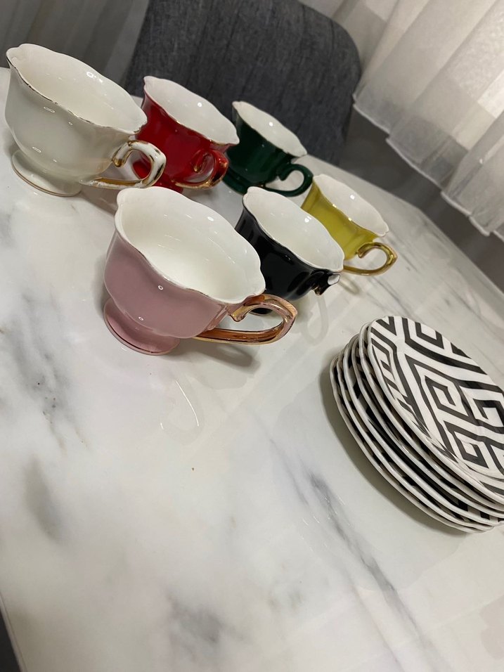 Renkli Porselen Kahve Fincanları ve Tabak Seti - Görsel 2