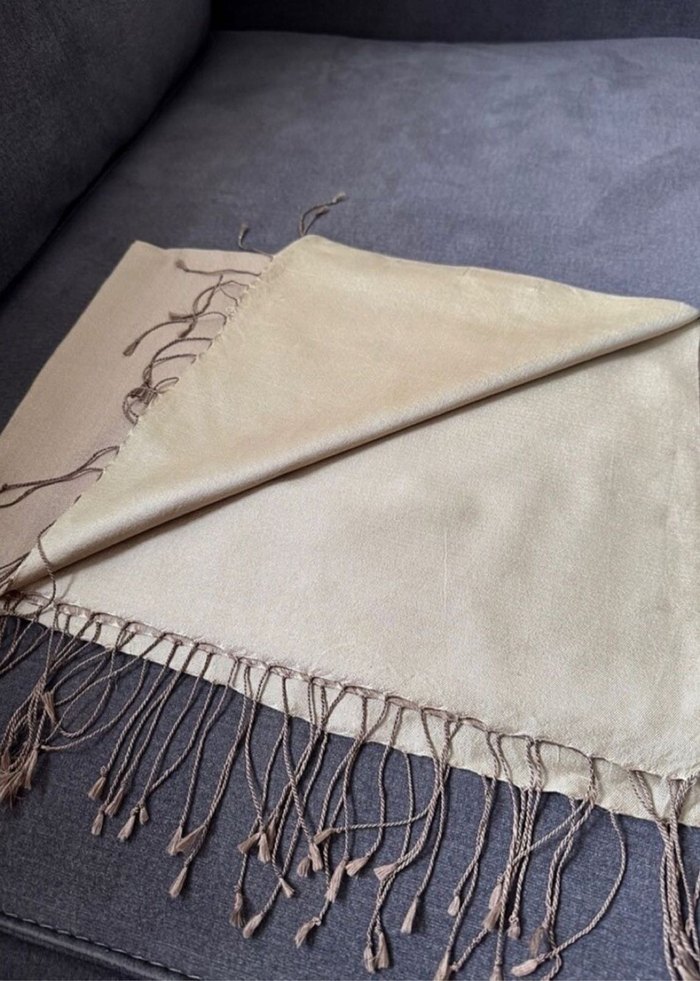 Bej Çift Taraflı İpek Şal - Görsel 2