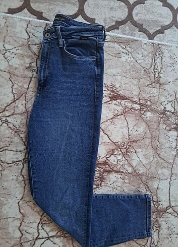 27 Beden mavi Renk Jean.