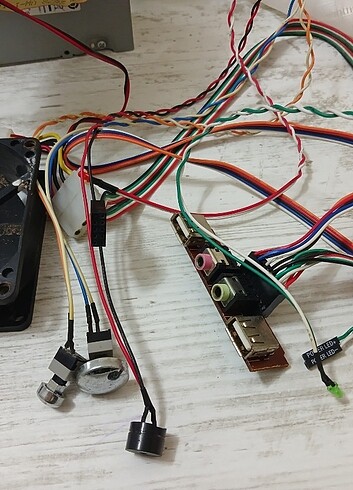Diğer 12v fan led ve başlat reset buton anahtarları soketli