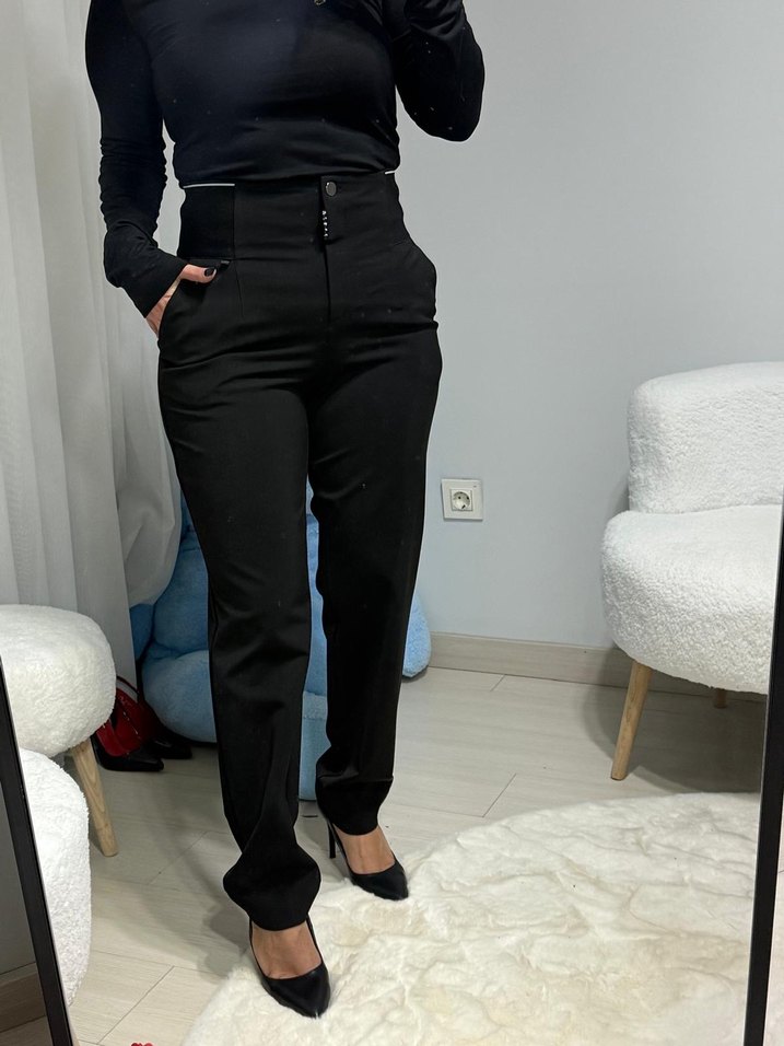 Siyah Düğmeli Kadın Kumaş Pantolon - Görsel 3