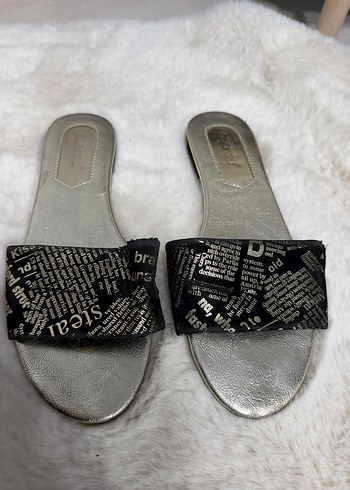 Gri Yılan Desenli Kürklü Kadın Dolgu Topuk Terlik - Görsel 4