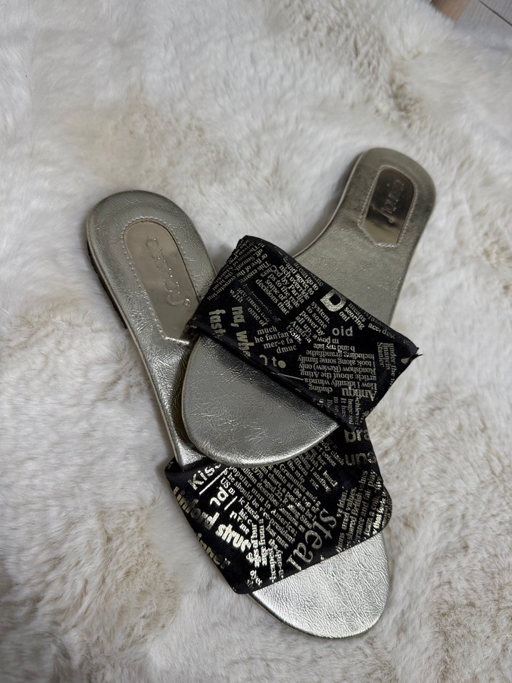 Gri Yılan Desenli Kürklü Kadın Dolgu Topuk Terlik - Görsel 3