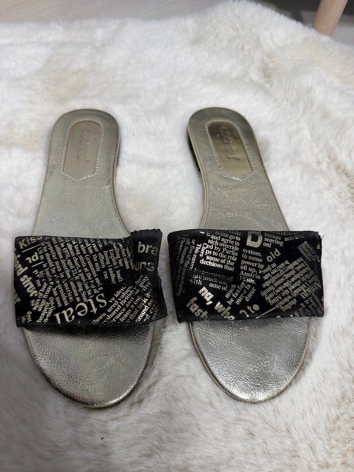 Gri Yılan Desenli Kürklü Kadın Dolgu Topuk Terlik - Görsel 4