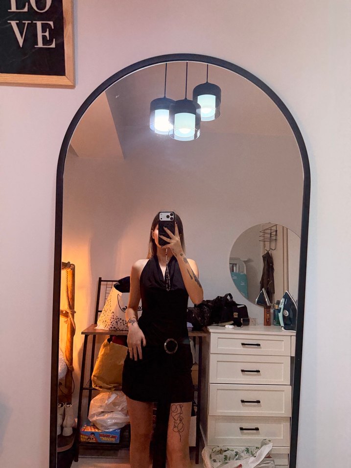 Zincir Detaylı Siyah Mini Halter Boyun Elbise - Görsel 3