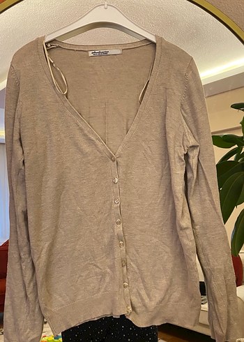 Bej V Yaka Düğmeli Kadın Hırka - Görsel 3