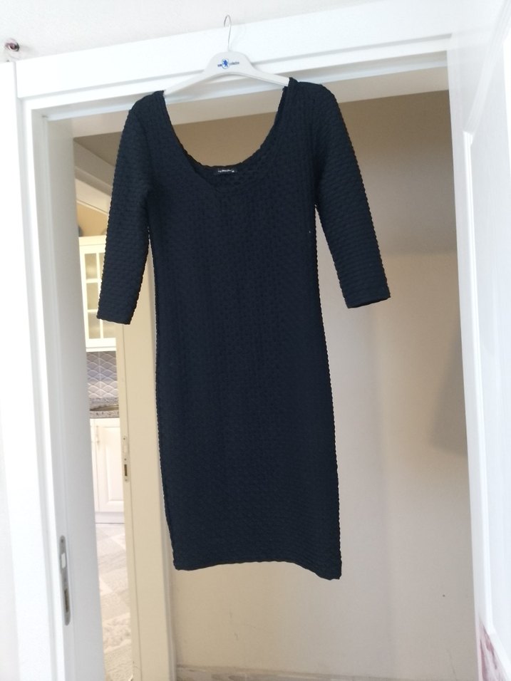 Siyah V Yaka Triko Midi Elbise - Görsel 3