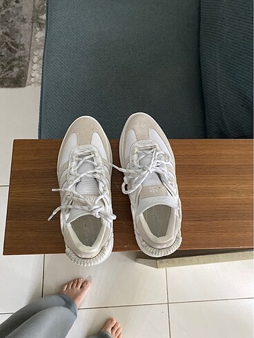 39 Beden beyaz Renk Adidas ayakkabı