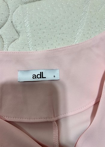 V Yaka Pudra Pembe Kısa Kollu Bluz - Görsel 2