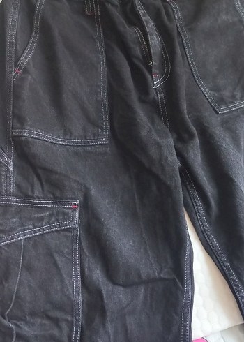 Siyah Bol Kesim Kemerli Kot Pantolon - Görsel 2