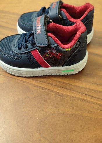 21 Beden Kinetix ışıklı Erkek Çocuk Spor Ayakkabı Velcro