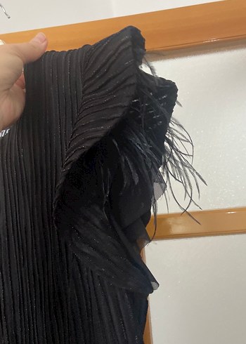 Pilise Detaylı Siyah Kolsuz Mini Yelek - Görsel 3