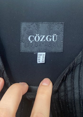 Pilise Detaylı Siyah Kolsuz Mini Yelek - Görsel 2