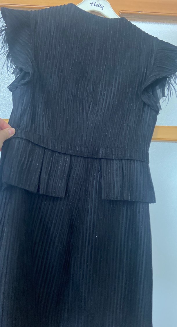 Pilise Detaylı Siyah Kolsuz Mini Yelek - Görsel 4