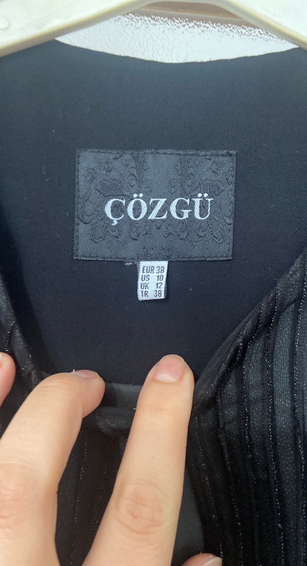 Pilise Detaylı Siyah Kolsuz Mini Yelek - Görsel 2