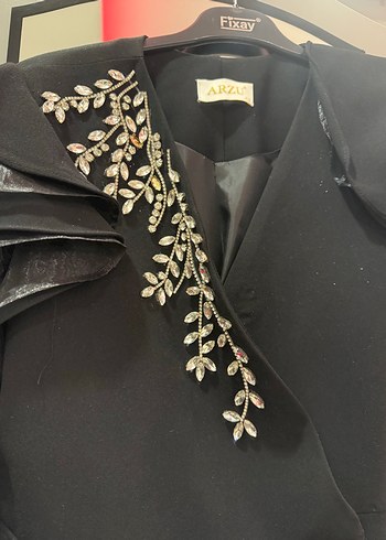 Siyah Uzun Kollu Nakışlı Kadın Kaban - Görsel 2