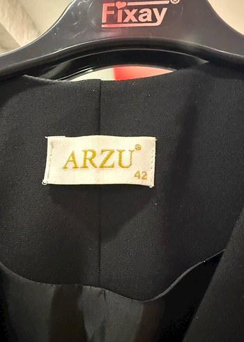 Siyah Uzun Kollu Nakışlı Kadın Kaban - Görsel 3