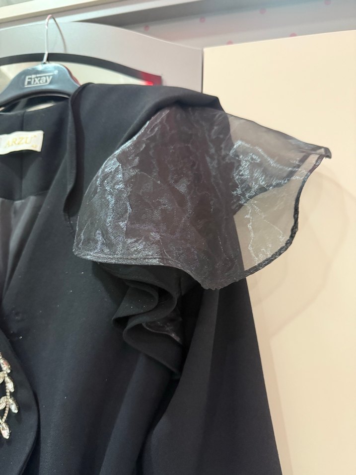 Siyah Uzun Kollu Nakışlı Kadın Kaban - Görsel 5