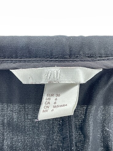36 Beden siyah Renk H&M Mini Şort %70 İndirimli.