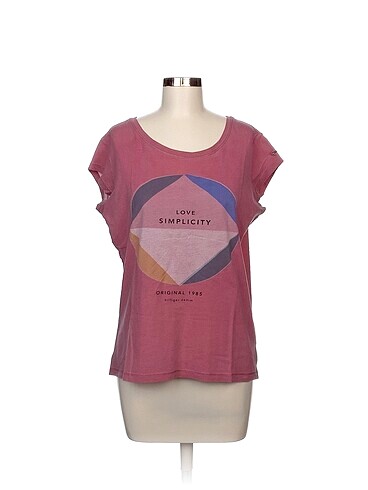 Tommy Hilfiger T-shirt %70 İndirimli.