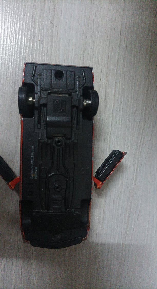 Koyu Kırmızı Oyuncak Araba - Görsel 3