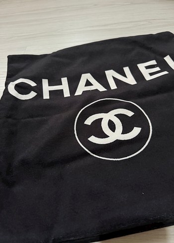 Siyah Chanel Baskılı Yastık Kılıfı - Görsel 2