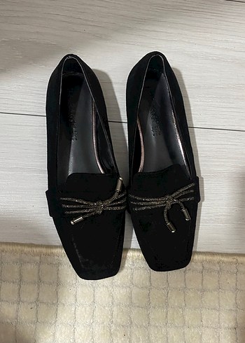 Siyah Süet Tokalı Kadın Topuklu Babet