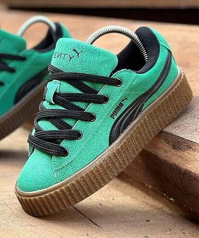 40 Beden beyaz Renk PUMA FENTY TOPTAN FİYATINA 899 TL YERİNE 399 TL