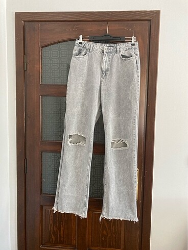 Yırtık detaylı jean