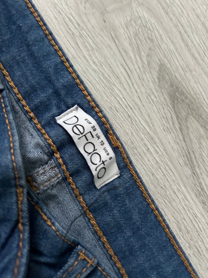 Kadın Mavi Midi Boy Sıkı Kesim Kot Şort - Görsel 2