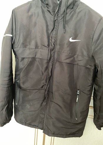 Nike Kaban Kapusonlu Disinda Hafif Boya Surtunmesi Var