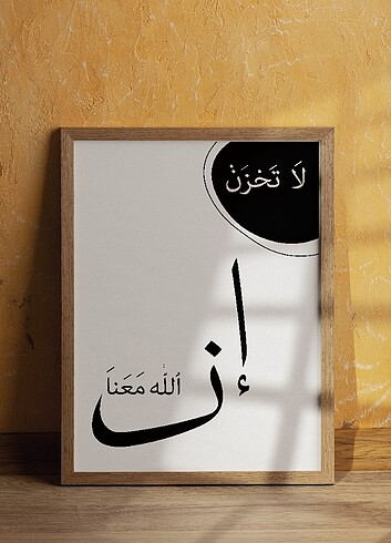 Lâ Tahzen Siyah Beyaz Temalı Poster 