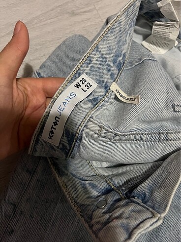 m Beden Paça detaylı mavi jeans