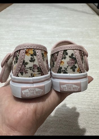 17 Beden Çiçek Desenli Kız Çocuk Pembe Spor Ayakkabı