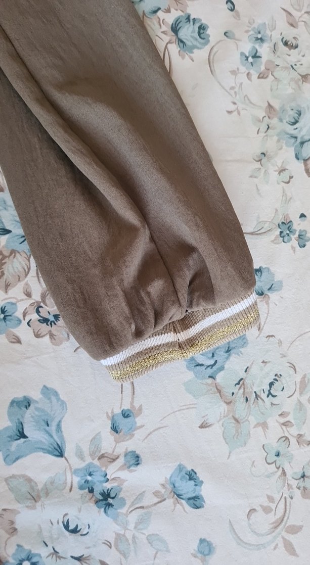 Bej Uzun Kollu Tesettür Elbisesi Zincir Detaylı - Görsel 3