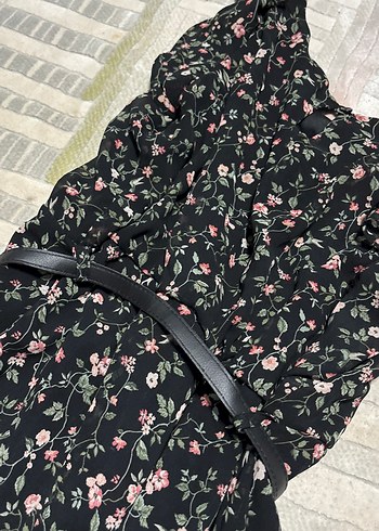 Çiçek Desenli Siyah Midi Elbise - Görsel 3